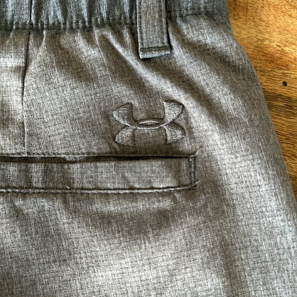 Under Armor Gray Golf Shorts - SZ 34 - Picture 3 of 5